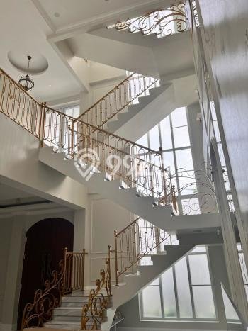 Rumah Mewah LB 400m2 Siap Pakai Desain Elegan di Bintaro, Tangerang Selatan Rumah Mewah LB 400m2 Siap Pakai Desain Elegan di Bintaro, Tangerang Selatan