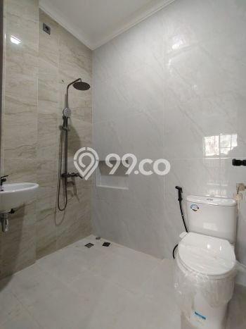 Rumah Strategis Modern Lb 140m2 di Ciracas, Jakarta Timur Rumah Strategis Modern Lb 140m2 di Ciracas, Jakarta Timur