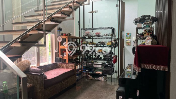Hunian Mewah LB 206m2 Siap Huni Desain Elegan di Permata Buana, Jakarta Barat Hunian Mewah LB 206m2 Siap Huni Desain Elegan di Permata Buana, Jakarta Barat
