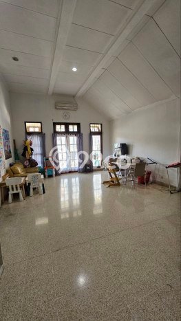 Hunian Mewah Dijual LT 420m2 di Kebon Jeruk, Jakarta Barat Hunian Mewah Dijual LT 420m2 di Kebon Jeruk, Jakarta Barat