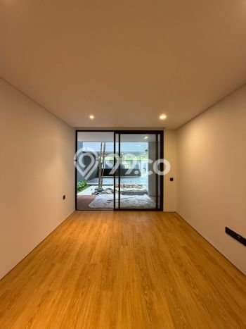 Ready to Use! Luxury House LT 209m2 Desain Modern di Kemang Ready to Use! Luxury House LT 209m2 Desain Modern di Kemang