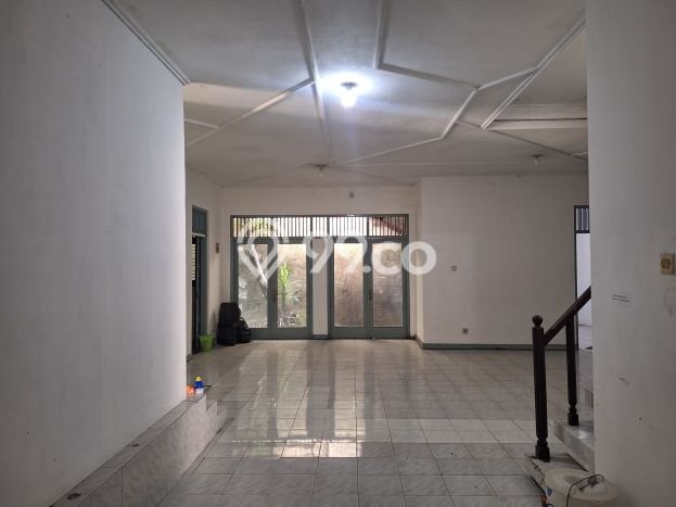 Lokasi terbaik! Rumah siap pakai dikontrakkan di Gondokusuman LB 300m2 Lokasi terbaik! Rumah siap pakai dikontrakkan di Gondokusuman LB 300m2