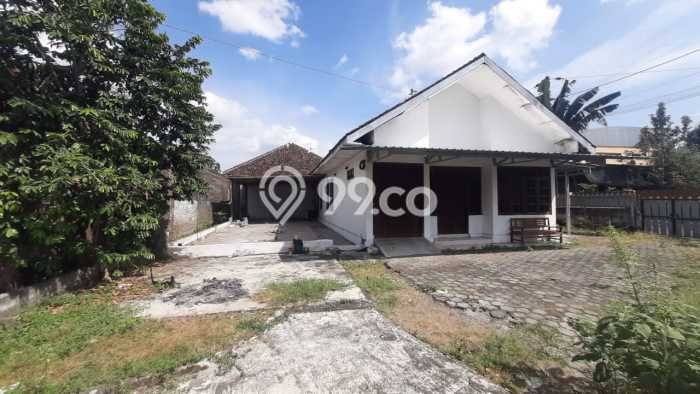 LOKASI STRATEGIS! Rumah kawasan Mlati, Akses ke Stasiun, 1 KM, Luas 400m² Bangunan 200m² LOKASI STRATEGIS! Rumah kawasan Mlati, Akses ke Stasiun, 1 KM, Luas 400m² Bangunan 200m²