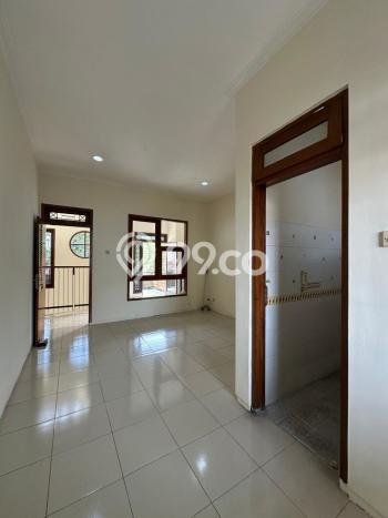 Lokasi strategis! Rumah siap pakai disewakan di Pancoran LB 350m2 Lokasi strategis! Rumah siap pakai disewakan di Pancoran LB 350m2
