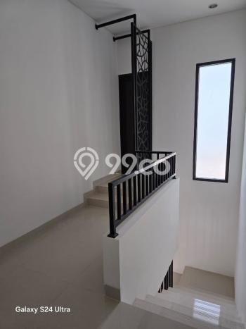 Rumah Strategis Modern Lb 160m2 di Curug, Tangerang Rumah Strategis Modern Lb 160m2 di Curug, Tangerang