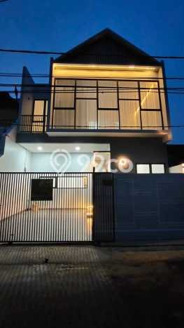 Rumah Modern 4 KT di BSD Nusaloka Tangerang Rumah Modern 4 KT di BSD Nusaloka Tangerang