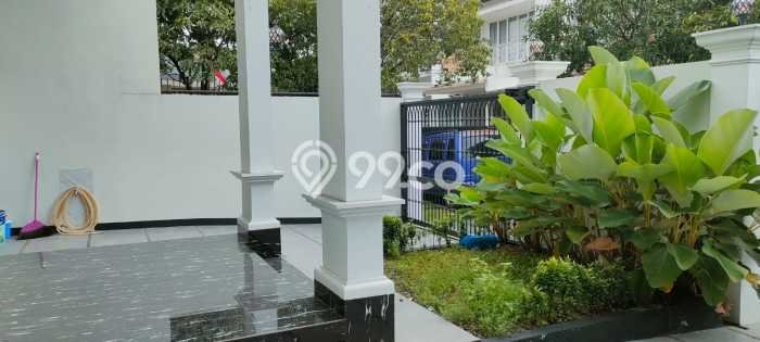 Ready to Use! Luxury House LT 200m2 Desain Elegan di BSD Kencana Loka Ready to Use! Luxury House LT 200m2 Desain Elegan di BSD Kencana Loka