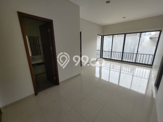 Ready to Use! Luxury House LT 324m2 Desain Modern di BSD City Ready to Use! Luxury House LT 324m2 Desain Modern di BSD City