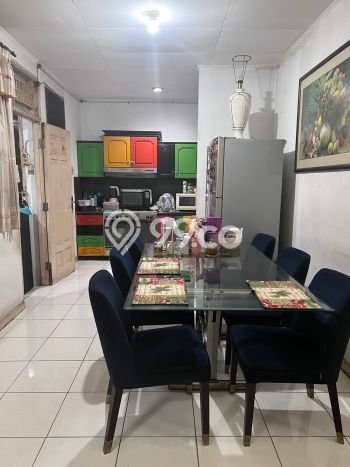 Hunian Elit LB 250m2 Siap Pakai Desain Elegan di Bintaro, Tangerang Selatan Hunian Elit LB 250m2 Siap Pakai Desain Elegan di Bintaro, Tangerang Selatan