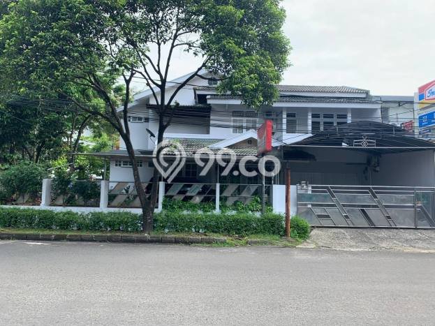 Hunian Elit LB 250m2 Siap Pakai Desain Elegan di Bintaro, Tangerang Selatan Hunian Elit LB 250m2 Siap Pakai Desain Elegan di Bintaro, Tangerang Selatan