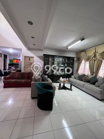Hunian Elit LB 250m2 Siap Pakai Desain Elegan di Bintaro, Tangerang Selatan Hunian Elit LB 250m2 Siap Pakai Desain Elegan di Bintaro, Tangerang Selatan