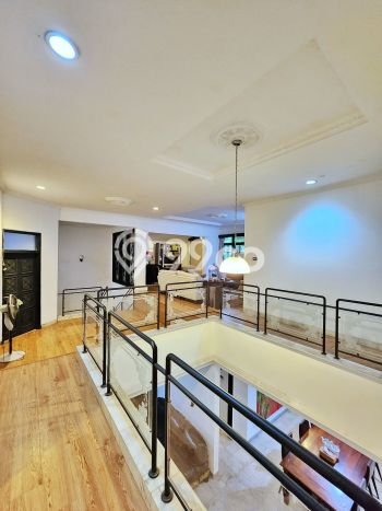 Dijual Rumah Luas Elegan Dengan View Cantik di Pondok Indah, Jakarta Selatan Dijual Rumah Luas Elegan Dengan View Cantik di Pondok Indah, Jakarta Selatan