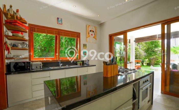 Ready to Use! Premium House LT 4000m2 Desain Elegan di Kalisada Ready to Use! Premium House LT 4000m2 Desain Elegan di Kalisada