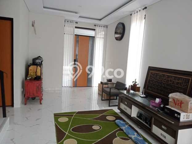 For Sale! Luxury House LT 174m2 Desain Elegan di Grand Wisata For Sale! Luxury House LT 174m2 Desain Elegan di Grand Wisata