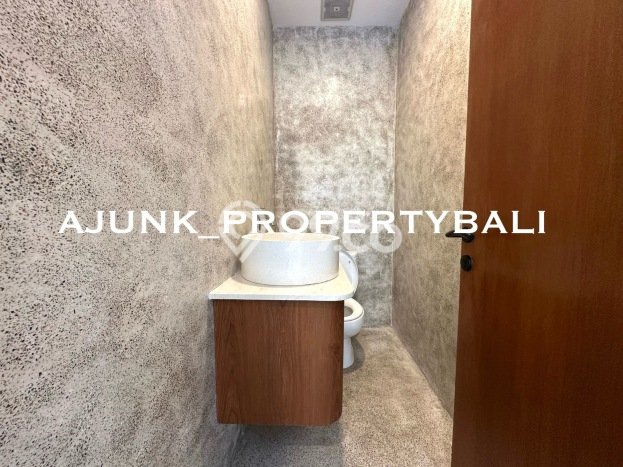 FOR SALE! Vila di , Area 210m2m², Akses ke Pusat Kota FOR SALE! Vila di , Area 210m2m², Akses ke Pusat Kota