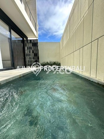 For Sale! Premium House LT 136m2 Desain Elegan di Kerobokan For Sale! Premium House LT 136m2 Desain Elegan di Kerobokan