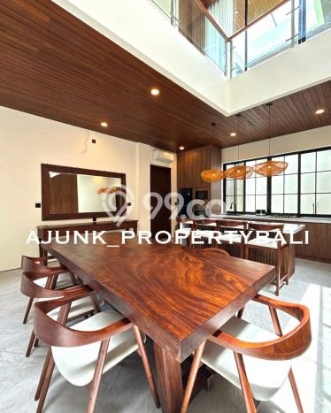 Hunian Elit LB 300m2 Siap Pakai Desain Elegan di Jimbaran, Badung Hunian Elit LB 300m2 Siap Pakai Desain Elegan di Jimbaran, Badung