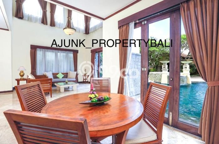 Rumah Elit LB 1300m2 Siap Huni Desain Elegan di Seminyak, Badung Rumah Elit LB 1300m2 Siap Huni Desain Elegan di Seminyak, Badung
