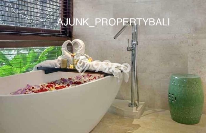 Rumah Elit LB 1300m2 Siap Huni Desain Elegan di Seminyak, Badung Rumah Elit LB 1300m2 Siap Huni Desain Elegan di Seminyak, Badung