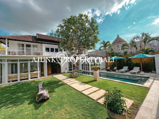 Ready to Use! Luxury House LT 600m2 Desain Modern di Seminyak Ready to Use! Luxury House LT 600m2 Desain Modern di Seminyak