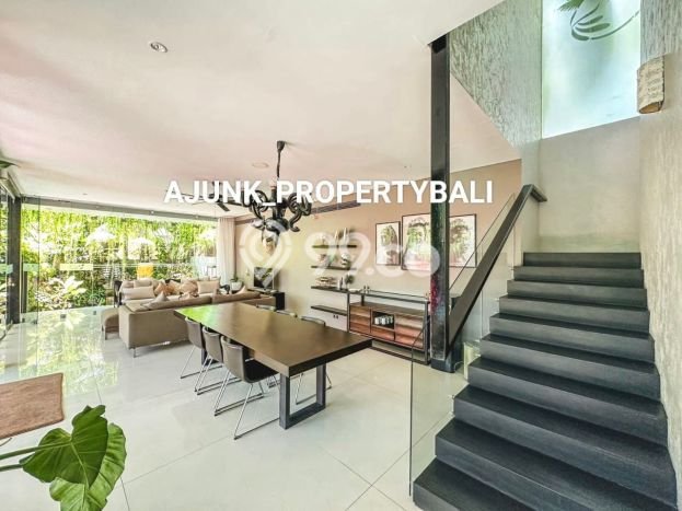 Ready to Use! Luxury House LT 200m2 Desain Modern di Seminyak Ready to Use! Luxury House LT 200m2 Desain Modern di Seminyak
