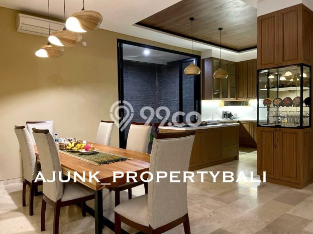 Dijual Rumah Luas Megah Dengan View Cantik di Kerobokan, Badung Dijual Rumah Luas Megah Dengan View Cantik di Kerobokan, Badung