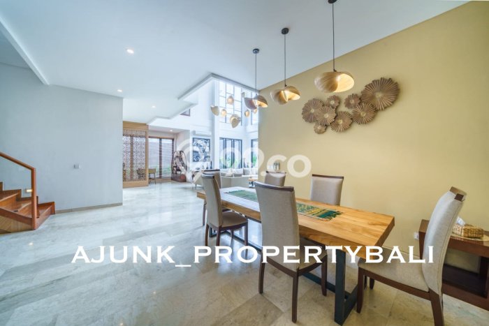 Dijual Rumah Luas Megah Dengan View Cantik di Kerobokan, Badung Dijual Rumah Luas Megah Dengan View Cantik di Kerobokan, Badung
