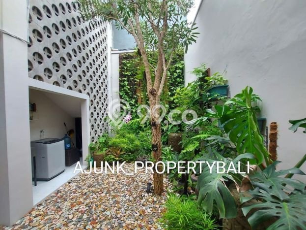 Jual Rumah Mewah Megah Dengan View Eksklusif di Seminyak, Badung Jual Rumah Mewah Megah Dengan View Eksklusif di Seminyak, Badung