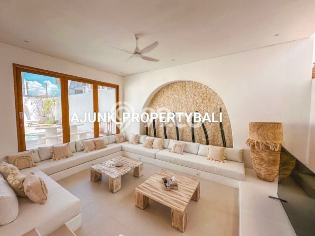 Hunian Mewah LB 200m2 Siap Pakai Desain Elegan di Ungasan, Badung Hunian Mewah LB 200m2 Siap Pakai Desain Elegan di Ungasan, Badung