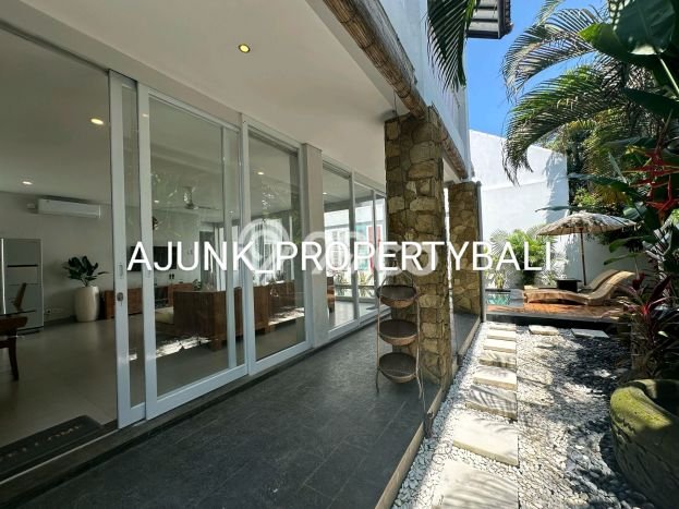 Jual Rumah Mewah Elegan Dengan View Cantik di Umalas, Badung Jual Rumah Mewah Elegan Dengan View Cantik di Umalas, Badung