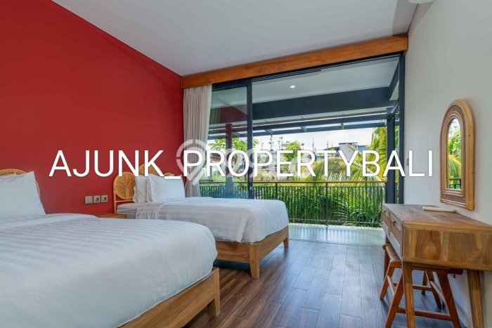Bisnis Menjanjikan! Vila di , Ukuran 325m2m², Posisi Premium Bisnis Menjanjikan! Vila di , Ukuran 325m2m², Posisi Premium