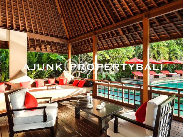 Hunian Mewah LB 1500m2 Siap Huni Desain Elegan di Canggu, Badung Hunian Mewah LB 1500m2 Siap Huni Desain Elegan di Canggu, Badung