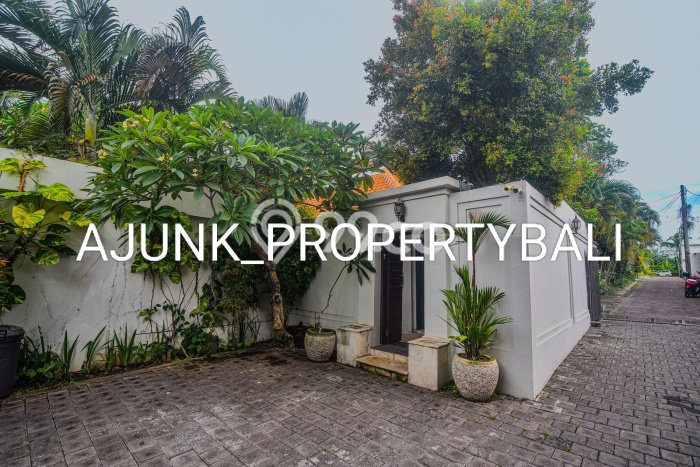 Bisnis Potensial! Vila Kawasan , Area 300m2m², Posisi Premium Bisnis Potensial! Vila Kawasan , Area 300m2m², Posisi Premium