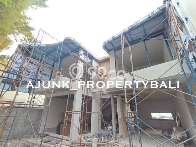 HARGA MENARIK! Vila di , Dimensi 200m2m², Area Strategis dengan jalan bagus HARGA MENARIK! Vila di , Dimensi 200m2m², Area Strategis dengan jalan bagus