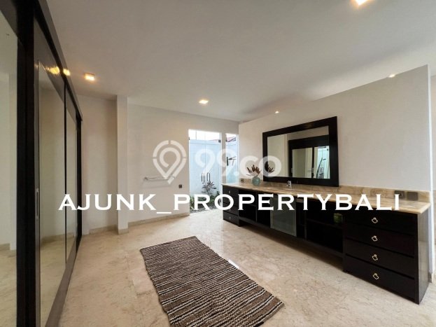 Hunian Elit LB 940m2 Siap Huni Desain Elegan di Seminyak, Badung Hunian Elit LB 940m2 Siap Huni Desain Elegan di Seminyak, Badung