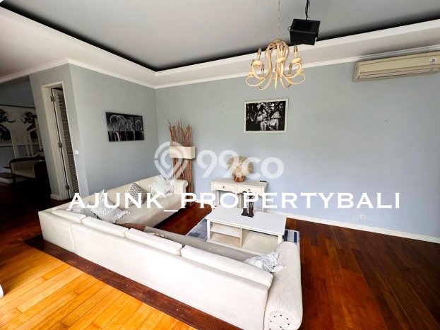 Jual Segera! Vila Kawasan , Ukuran 260m2m², Area Berkembang dengan potensi naik Jual Segera! Vila Kawasan , Ukuran 260m2m², Area Berkembang dengan potensi naik