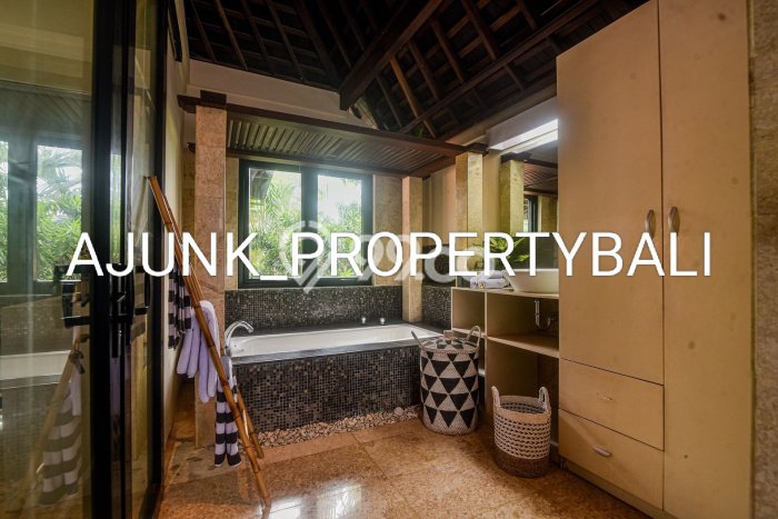 Bisnis Potensial! Vila Kawasan , Area 300m2m², Posisi Premium Bisnis Potensial! Vila Kawasan , Area 300m2m², Posisi Premium