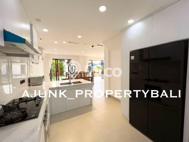 Ready to Use! Luxury House LT 262m2 Desain Modern di Seminyak Ready to Use! Luxury House LT 262m2 Desain Modern di Seminyak