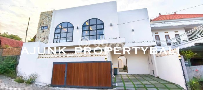 LOKASI STRATEGIS! Vila di , Area 200m2m², Lingkungan Strategis LOKASI STRATEGIS! Vila di , Area 200m2m², Lingkungan Strategis