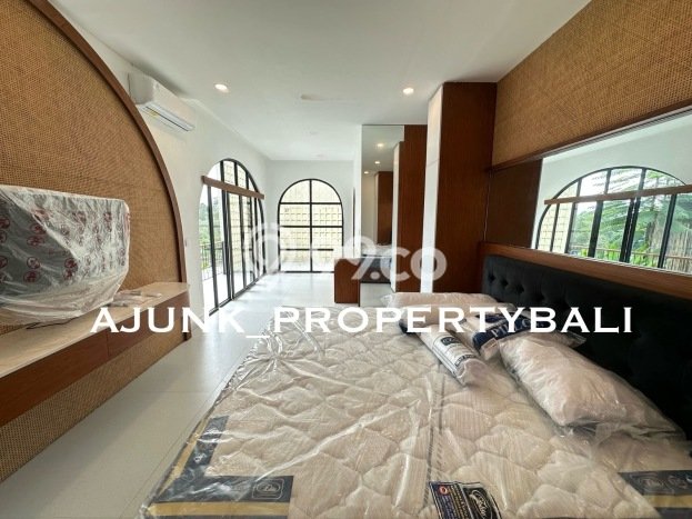 FOR SALE! Vila di , Area 210m2m², Akses ke Pusat Kota FOR SALE! Vila di , Area 210m2m², Akses ke Pusat Kota