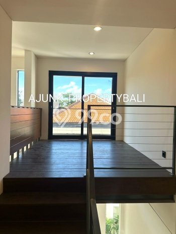 For Sale! Premium House LT 136m2 Desain Elegan di Kerobokan For Sale! Premium House LT 136m2 Desain Elegan di Kerobokan