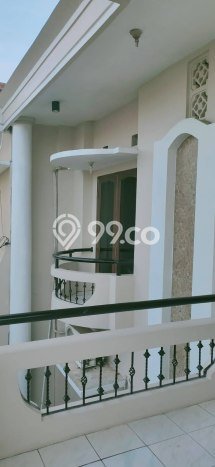 Rumah Strategis Modern Lb 140m2 di Wiyung, Surabaya Rumah Strategis Modern Lb 140m2 di Wiyung, Surabaya