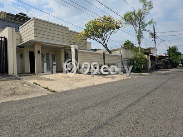 Hunian Elit LB 250m2 Siap Pakai Desain Elegan di Puspowarno, Semarang Hunian Elit LB 250m2 Siap Pakai Desain Elegan di Puspowarno, Semarang