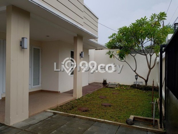Lokasi strategis! Rumah siap pakai disewakan di Semarang Barat LB 250m2 Lokasi strategis! Rumah siap pakai disewakan di Semarang Barat LB 250m2