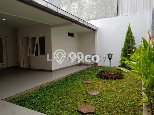 Lokasi strategis! Rumah siap pakai disewakan di Semarang Barat LB 250m2 Lokasi strategis! Rumah siap pakai disewakan di Semarang Barat LB 250m2