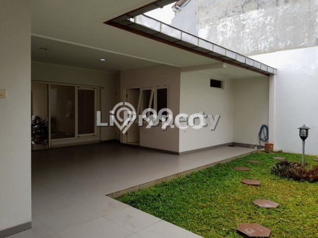 Lokasi strategis! Rumah siap pakai disewakan di Semarang Barat LB 250m2 Lokasi strategis! Rumah siap pakai disewakan di Semarang Barat LB 250m2