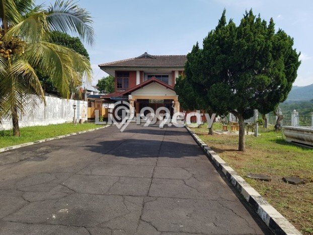 For Sale! Premium House LT 1995m2 Desain Elegan di Ungaran For Sale! Premium House LT 1995m2 Desain Elegan di Ungaran