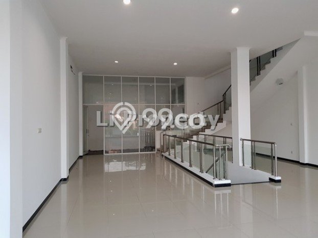 Unit Ruko Disewa Lokasi Gajah Mungkur, Semarang Spesifikasi Luas Bangunan 365m2 Unit Ruko Disewa Lokasi Gajah Mungkur, Semarang Spesifikasi Luas Bangunan 365m2