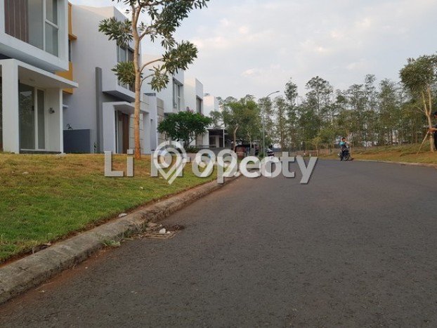 LISTING BARU! Rumah Premium area BSB City, Luas 194m2m² Bangunan 68m2m² LISTING BARU! Rumah Premium area BSB City, Luas 194m2m² Bangunan 68m2m²