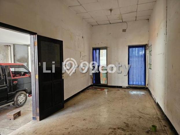Lokasi terbaik! Rumah siap pakai dikontrakkan di Semarang Barat LB 500m2 Lokasi terbaik! Rumah siap pakai dikontrakkan di Semarang Barat LB 500m2